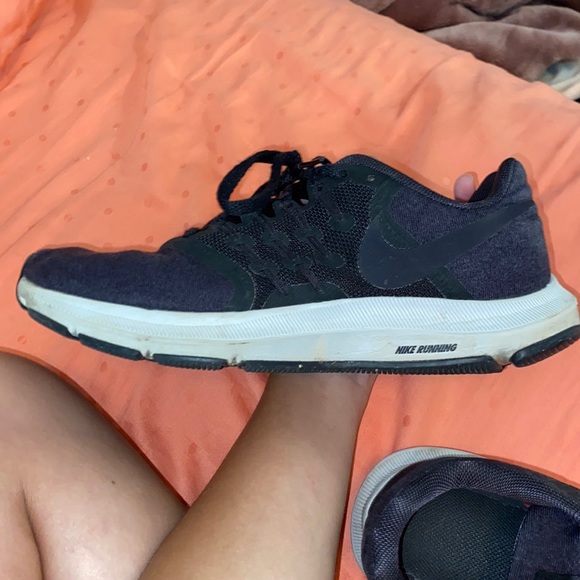 Women’s Nike Running Shoes - Picture 2 of 4